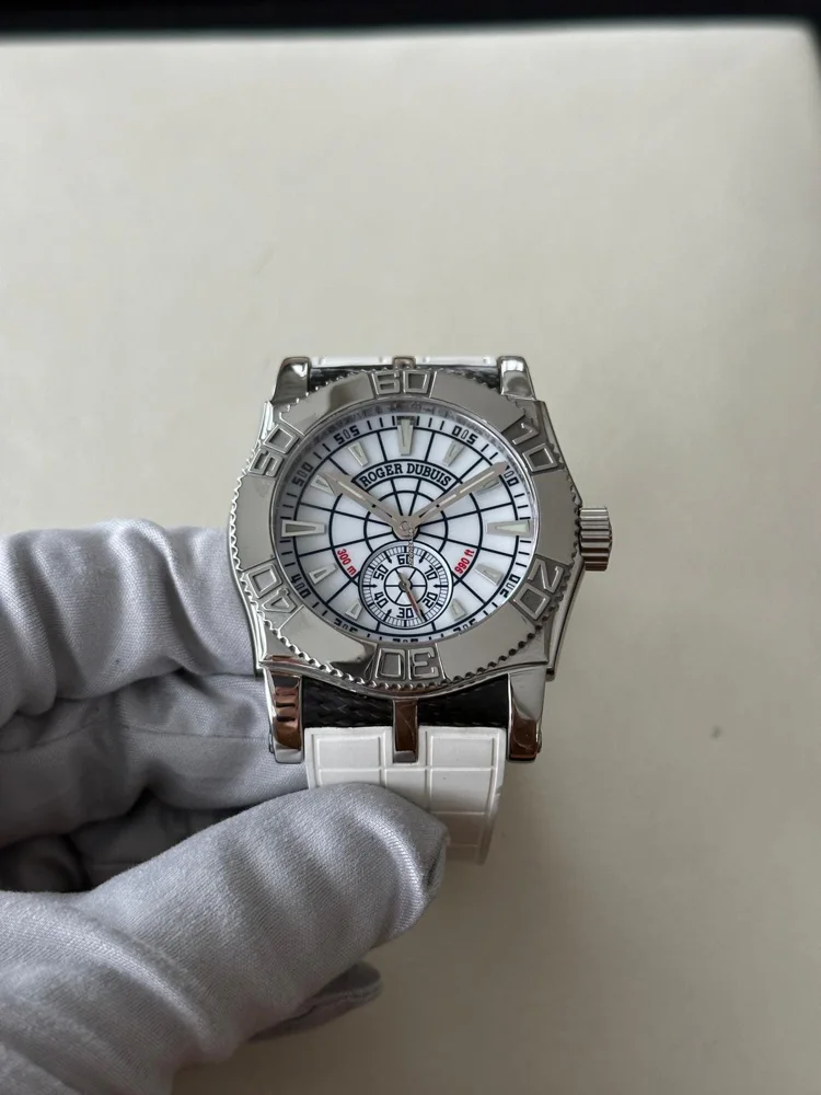 Roger Dubuis Easy Diver 43mm